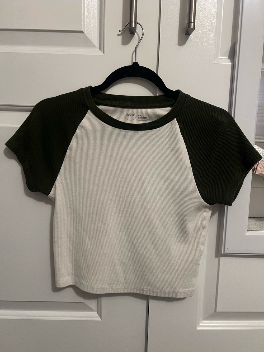 Aerie Green and White Cropped Ribbed Baby Tee Size Medium